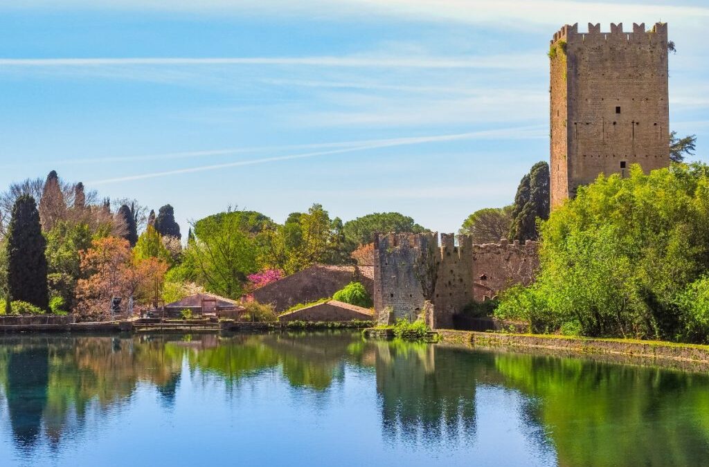 Giardino di Ninfa, il luogo più romantico d’Italia tra storia e natura: Calendario 2025 e Guida alla Visita
